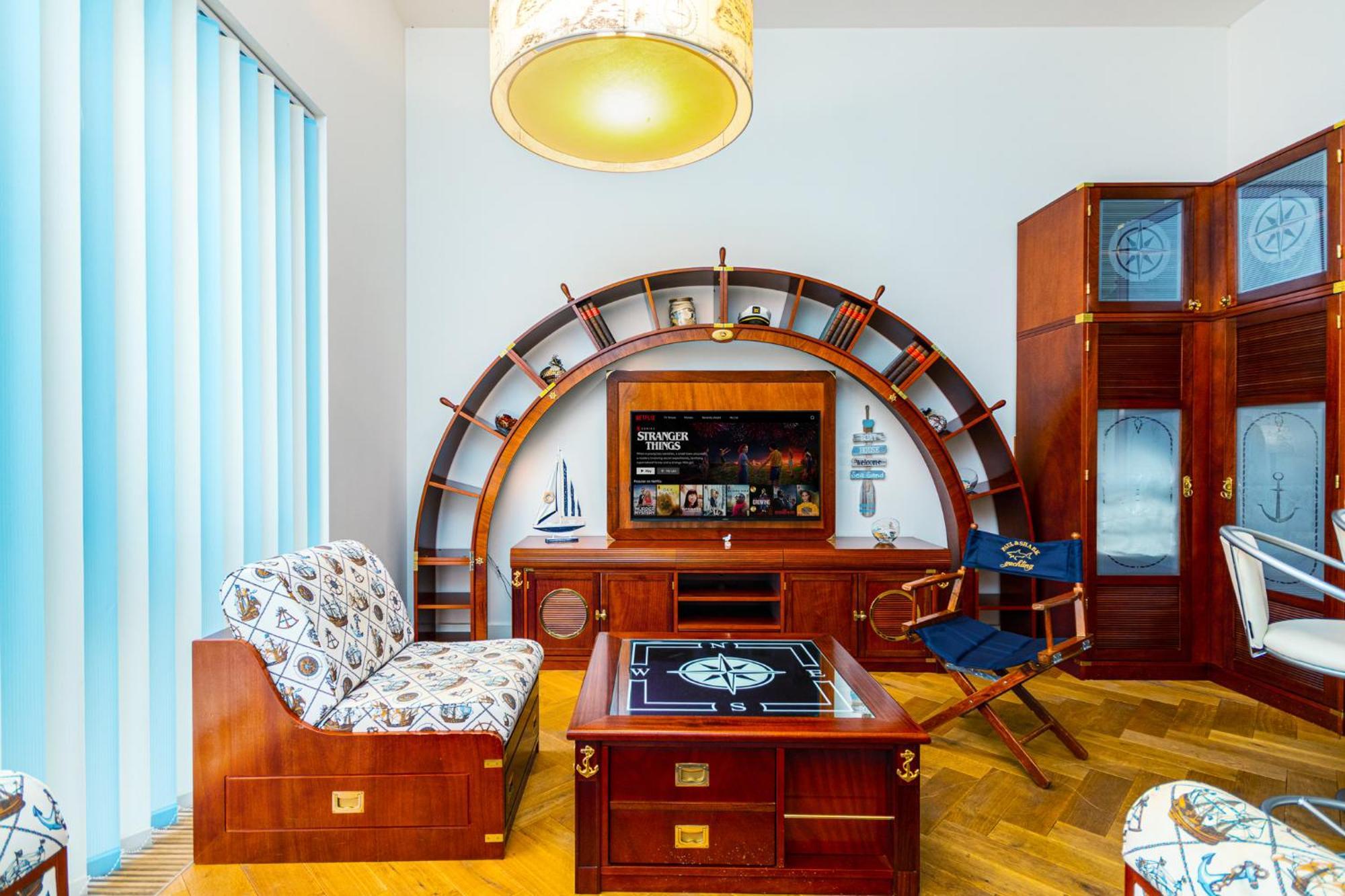 Luxury Yacht-style Old Town Appartement